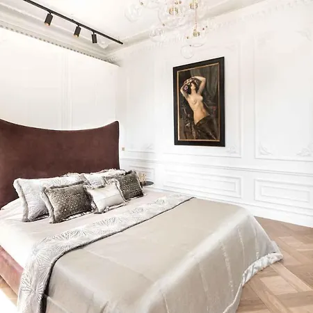 Luxury Art & Antique In Apartment *