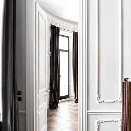 Luxury Art & Antique In Apartment